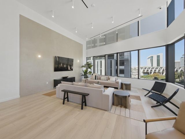 225 N Miami Avenue 2002, Miami, FL 33128