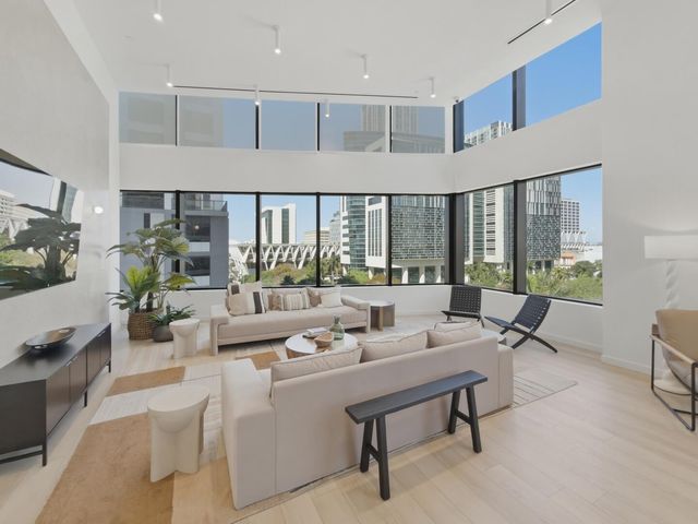 225 N Miami Avenue 2002, Miami, FL 33128