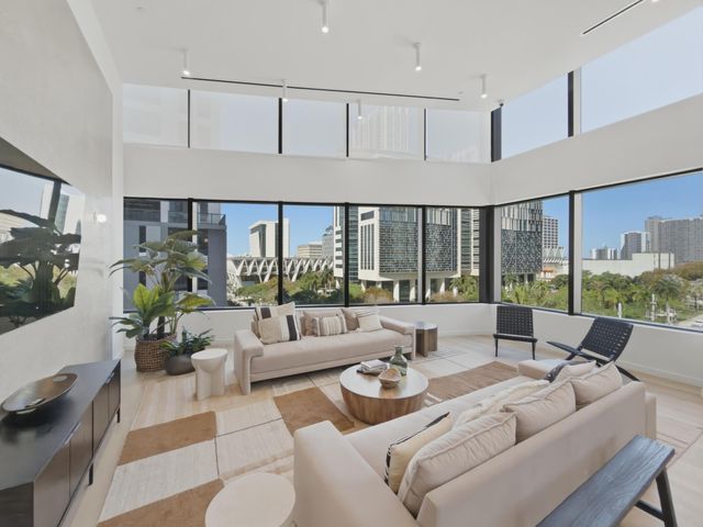 225 N Miami Avenue 2002, Miami, FL 33128