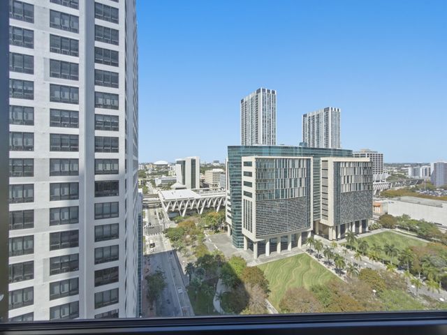 225 N Miami Avenue 2002, Miami, FL 33128