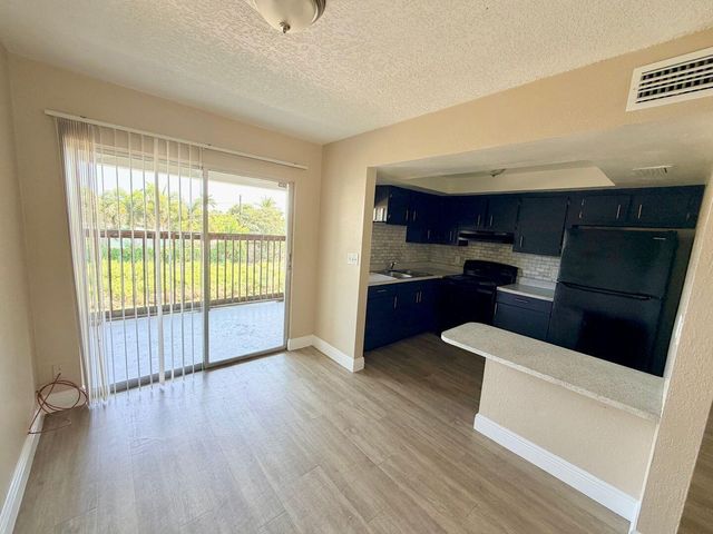 3481 Helena Drive 11, Lake Worth, FL 33461