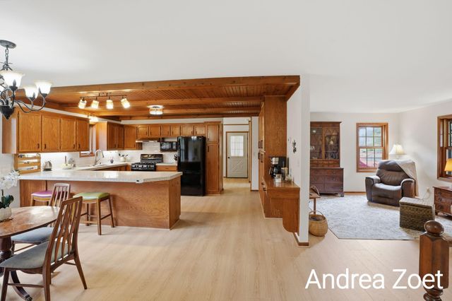 9571 Kraft Avenue SE, Caledonia, MI 49316