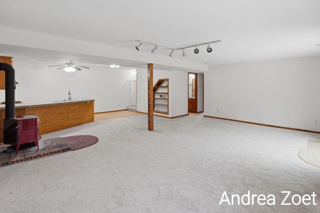 9571 Kraft Avenue SE, Caledonia, MI 49316
