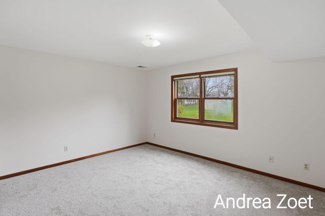 9571 Kraft Avenue SE, Caledonia, MI 49316