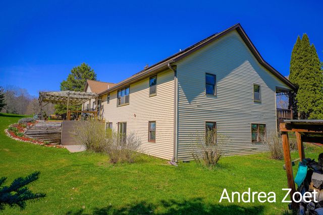 9571 Kraft Avenue SE, Caledonia, MI 49316