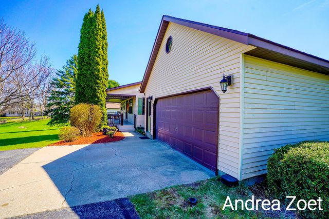 9571 Kraft Avenue SE, Caledonia, MI 49316