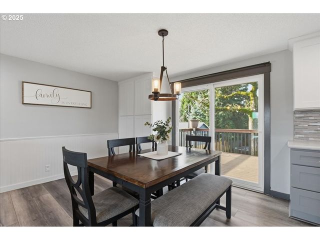 970 JOSEPHINE St, Oregon City, OR 97045