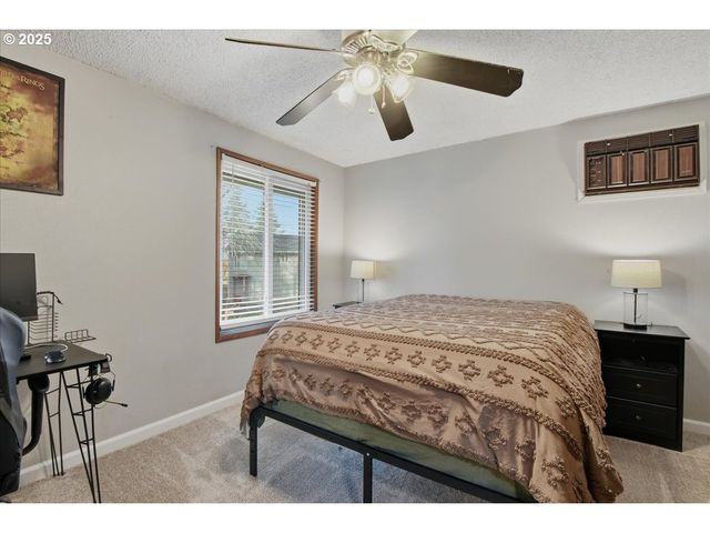 970 JOSEPHINE St, Oregon City, OR 97045