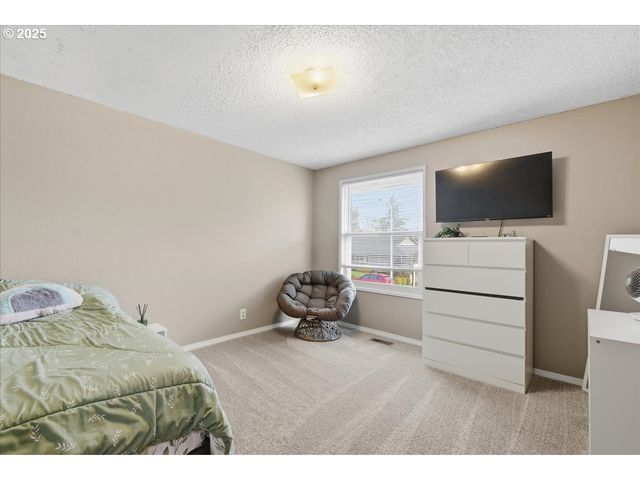 970 JOSEPHINE St, Oregon City, OR 97045