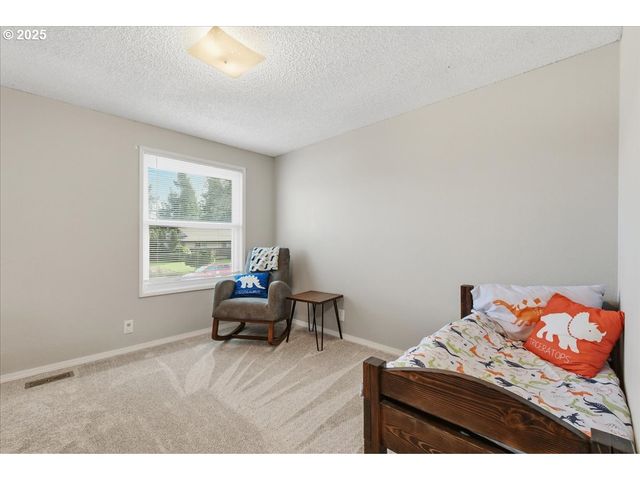 970 JOSEPHINE St, Oregon City, OR 97045