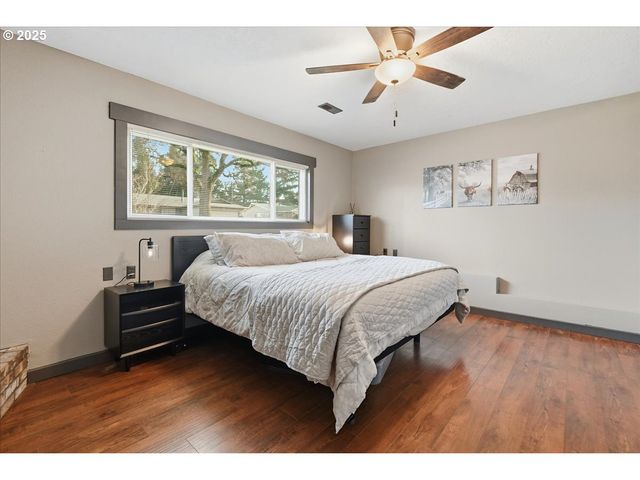 970 JOSEPHINE St, Oregon City, OR 97045