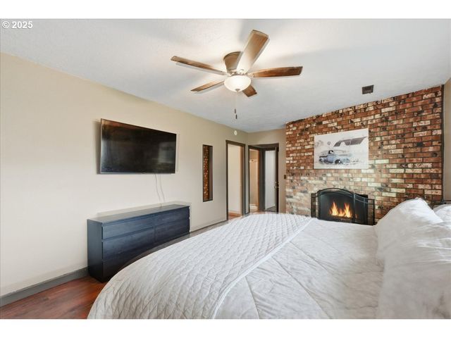 970 JOSEPHINE St, Oregon City, OR 97045