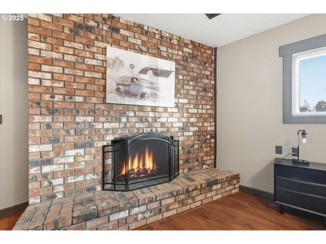 970 JOSEPHINE St, Oregon City, OR 97045