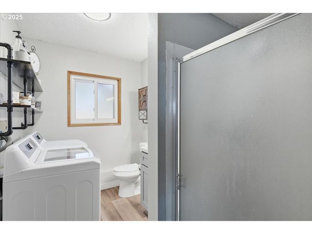 970 JOSEPHINE St, Oregon City, OR 97045