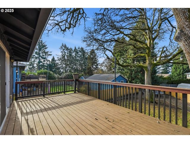 970 JOSEPHINE St, Oregon City, OR 97045