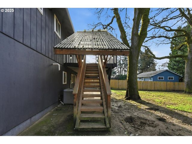 970 JOSEPHINE St, Oregon City, OR 97045