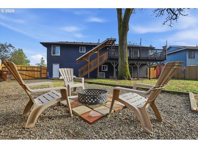 970 JOSEPHINE St, Oregon City, OR 97045