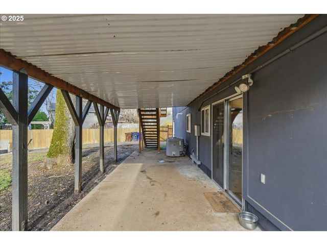 970 JOSEPHINE St, Oregon City, OR 97045