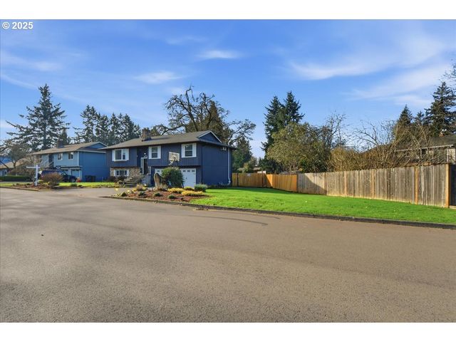 970 JOSEPHINE St, Oregon City, OR 97045