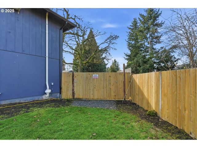 970 JOSEPHINE St, Oregon City, OR 97045