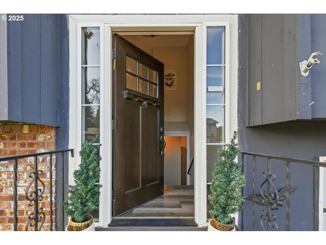 970 JOSEPHINE St, Oregon City, OR 97045