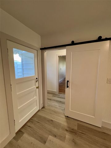 909 Hallum Street, River Oaks, TX 76114