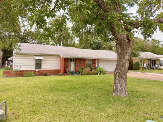 909 Hallum Street, River Oaks, TX 76114