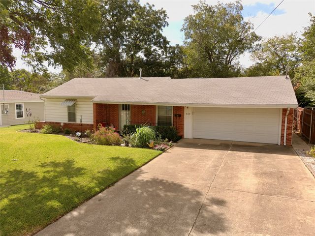 909 Hallum Street, River Oaks, TX 76114