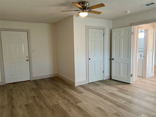 909 Hallum Street, River Oaks, TX 76114