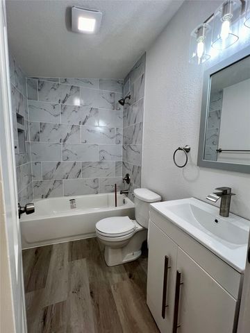 909 Hallum Street, River Oaks, TX 76114