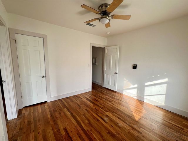 909 Hallum Street, River Oaks, TX 76114