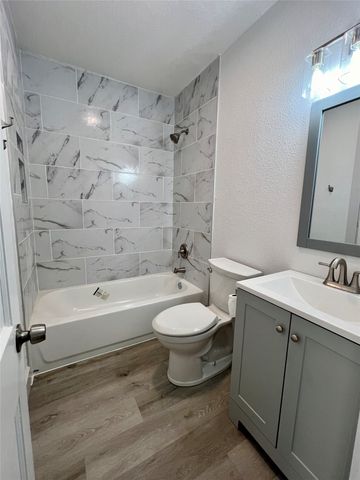 909 Hallum Street, River Oaks, TX 76114