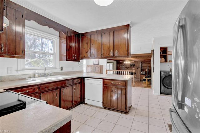 101 Edgewood CT, Yorktown, VA 23692