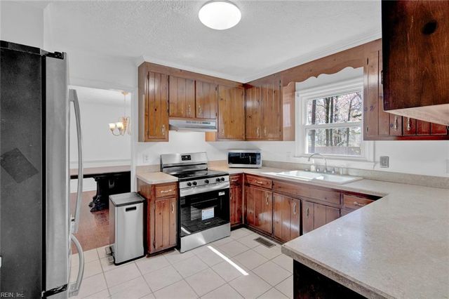 101 Edgewood CT, Yorktown, VA 23692