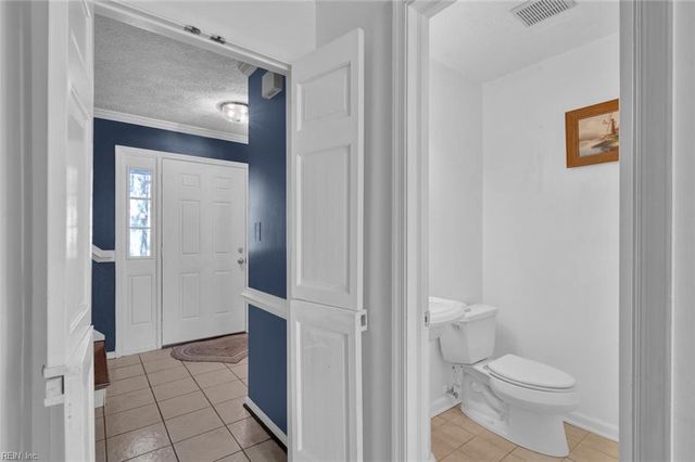 101 Edgewood CT, Yorktown, VA 23692