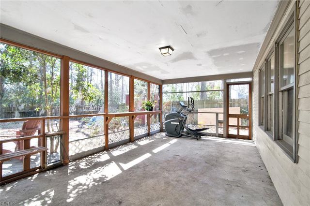 101 Edgewood CT, Yorktown, VA 23692