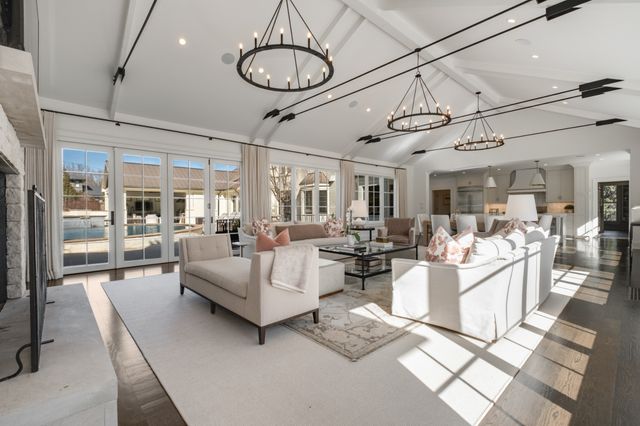 313 Deerwood Ln, Brentwood, TN 37027