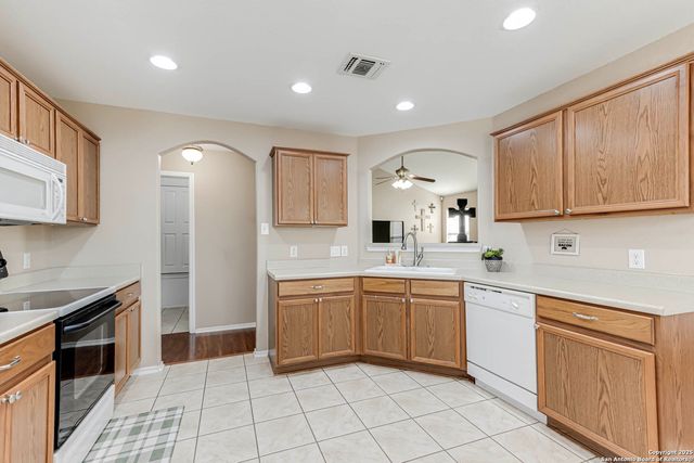 8519 Chickasaw Bluff, Converse, TX 78109