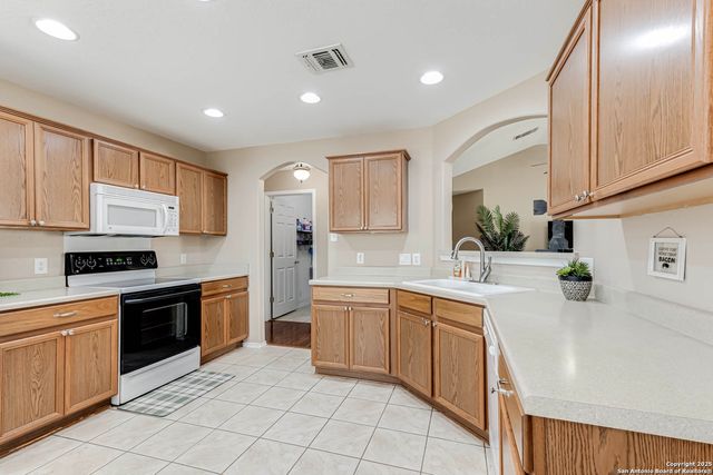 8519 Chickasaw Bluff, Converse, TX 78109