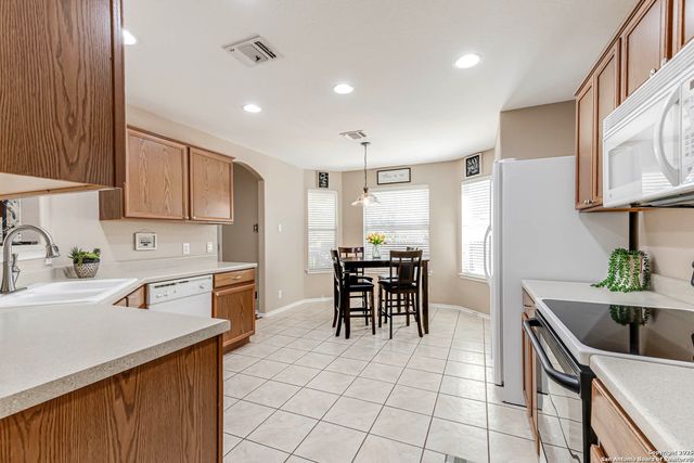 8519 Chickasaw Bluff, Converse, TX 78109