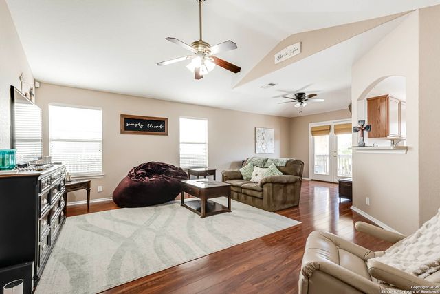 8519 Chickasaw Bluff, Converse, TX 78109