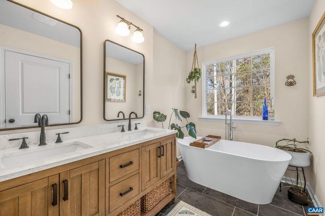 1229 PEACH GROVE RD, Louisa, VA 23093