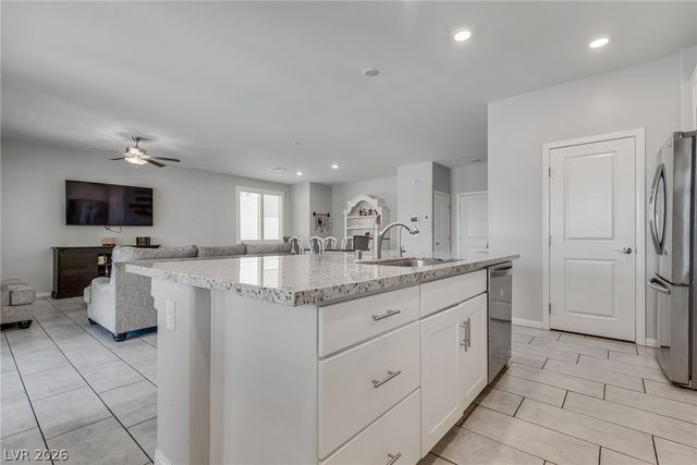 9273 Bluemist Falls Street, Las Vegas, NV 89123