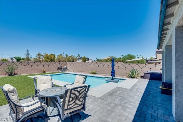 9273 Bluemist Falls Street, Las Vegas, NV 89123
