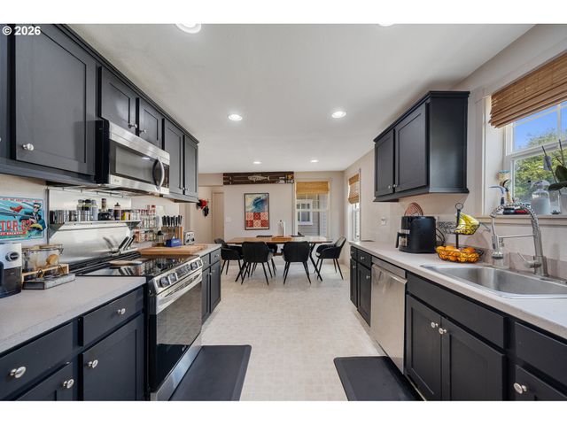 3802 MAPLE Ln, Tillamook, OR 97141