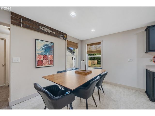 3802 MAPLE Ln, Tillamook, OR 97141