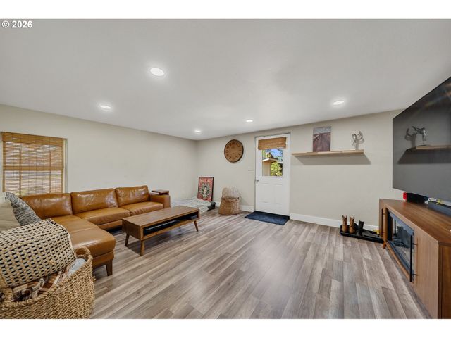 3802 MAPLE Ln, Tillamook, OR 97141