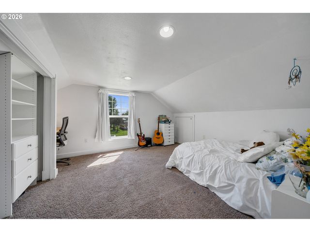 3802 MAPLE Ln, Tillamook, OR 97141