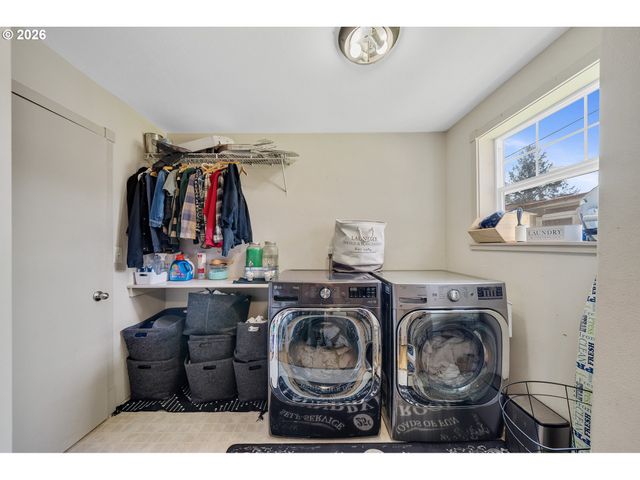 3802 MAPLE Ln, Tillamook, OR 97141