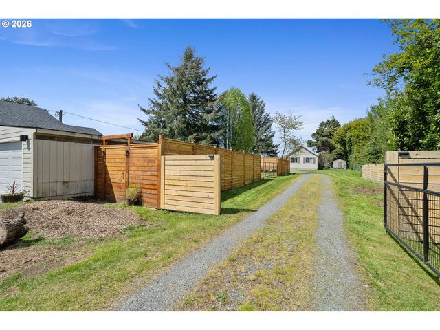 3802 MAPLE Ln, Tillamook, OR 97141